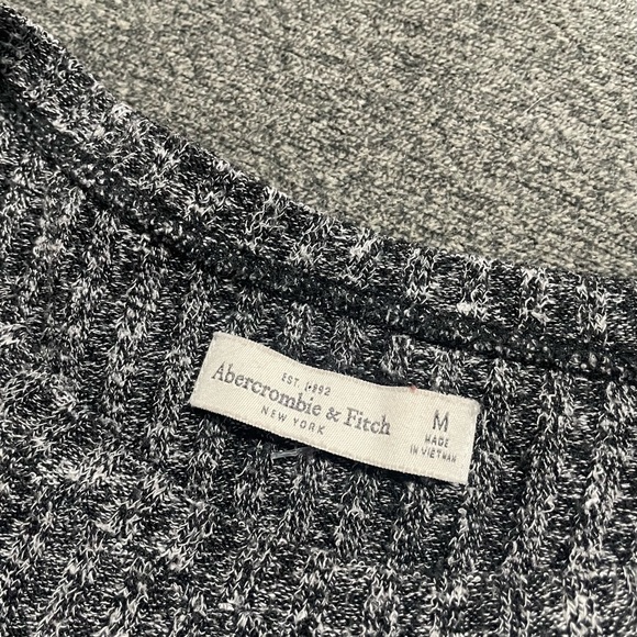 Abercrombie & Fitch Gray Long Sleeve Women’s Size M - Picture 2 of 4
